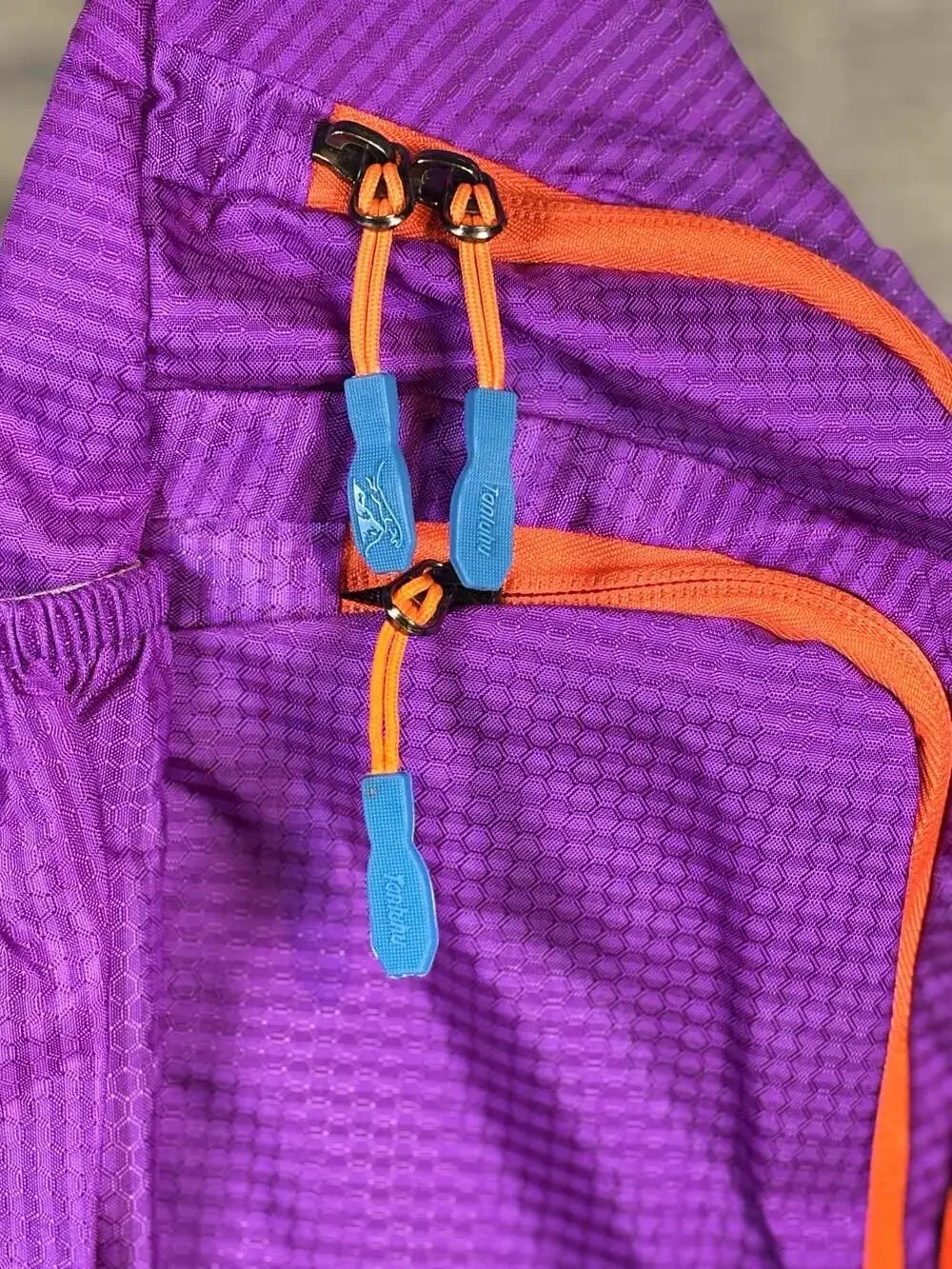 Tanluhu Lightweight Outdoor Sling Crossbody Backpack with Side Pocket